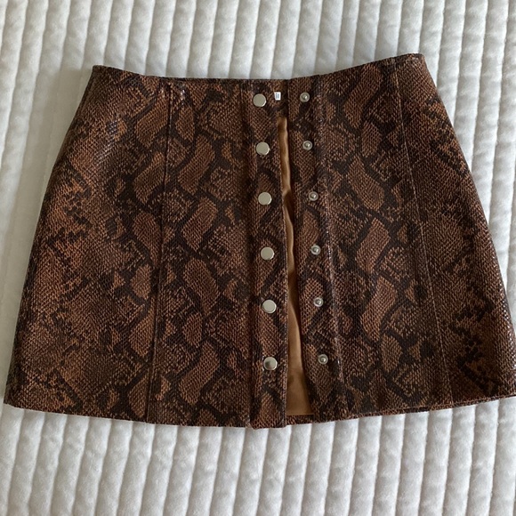 ASTR THE LABEL Come Slither A-Line Mini Snakeskin Faux Leather Front Button - Picture 5 of 9